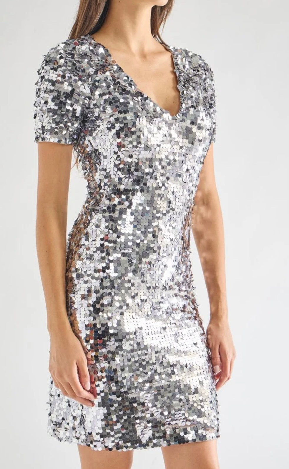 Robe courte de soirée a paillettes argentées Snow col en V et manches courtes⁠